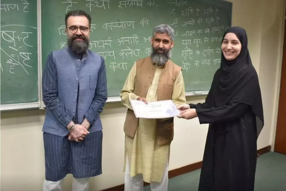 हे पार्थ, हथियार उठाओ! पाकिस्तान की यूनिवर्सिटी में पढ़ाई जाएगी संस्कृत, जानें क्या है इसका उद्देश्य हे पार्थ, हथियार उठाओ! पाकिस्तान की यूनिवर्सिटी में पढ़ाई जाएगी संस्कृत, जानें क्या है इसका उद्देश्य