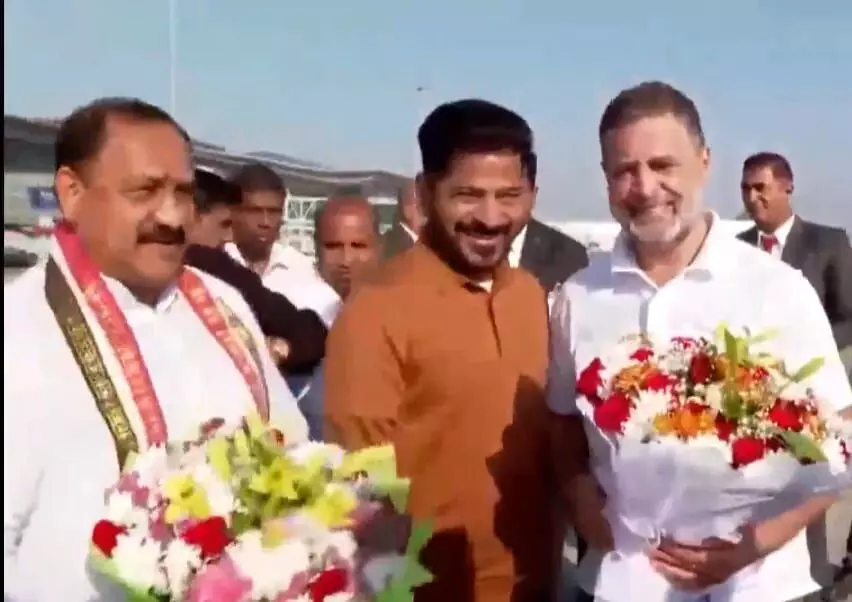 कांग्रेस सांसद राहुल गांधी हैदराबाद पहुंचे, मेसी के ‘जीओएटी भारत दौरा-2025’ कार्यक्रम में होंगे शामिल कांग्रेस सांसद राहुल गांधी हैदराबाद पहुंचे, मेसी के ‘जीओएटी भारत दौरा-2025’ कार्यक्रम में होंगे शामिल