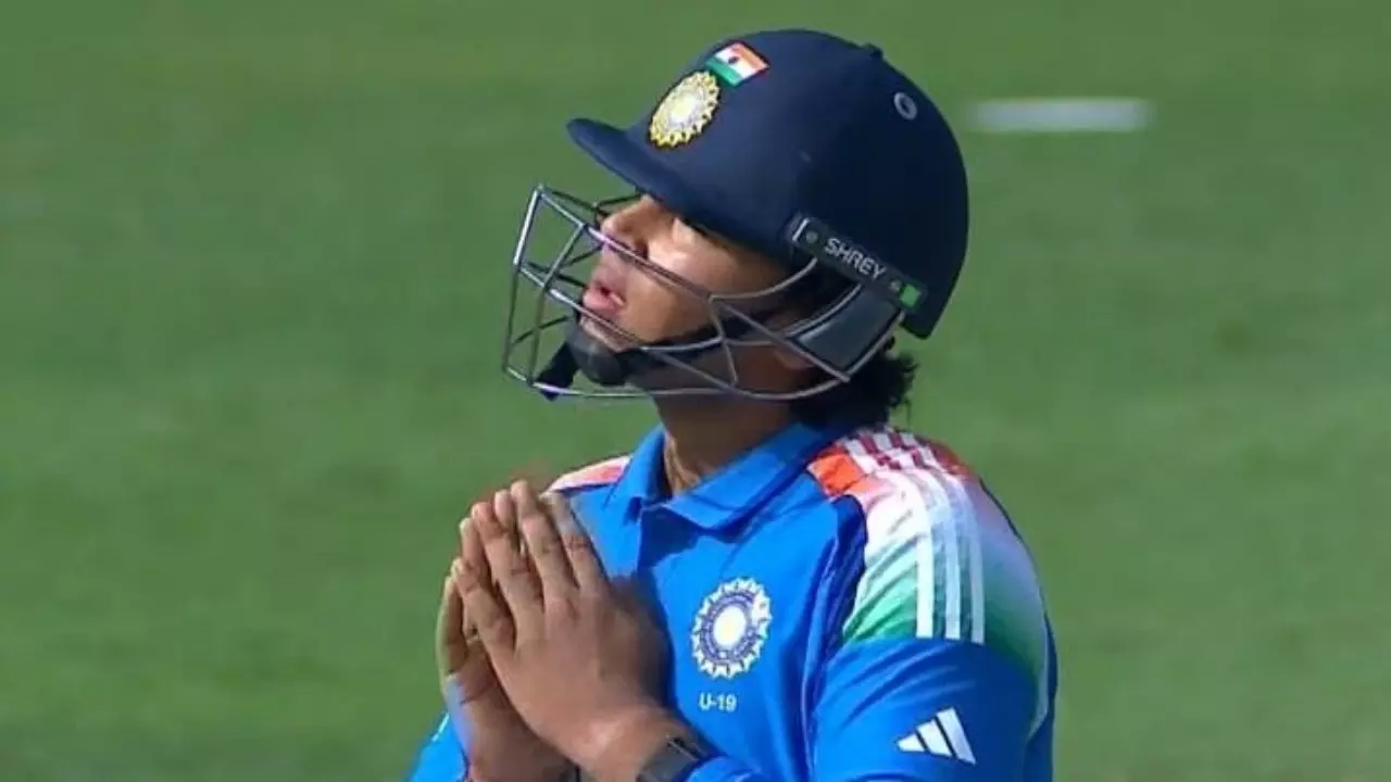 पाकिस्तान के खिलाफ नहीं चला वैभव सूर्यवंशी का जादू, आधी टीम लौटी पवेलियन, एरॉन जॉर्ज शतक से चूके पाकिस्तान के खिलाफ नहीं चला वैभव सूर्यवंशी का जादू, आधी टीम लौटी पवेलियन, एरॉन जॉर्ज शतक से चूके