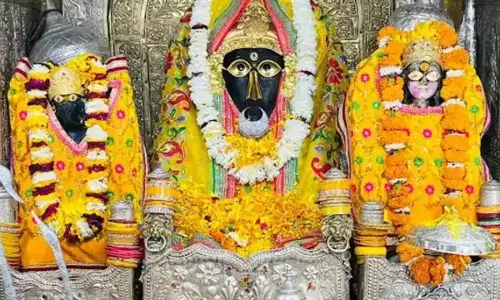 भारत के इस मंदिर में होते हैं शत्रुनाशिनी यज्ञ, पांडवों ने की थी स्थापना, जानें क्या है पीले रंग का महत्व भारत के इस मंदिर में होते हैं शत्रुनाशिनी यज्ञ, पांडवों ने की थी स्थापना, जानें क्या है पीले रंग का महत्व