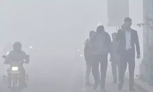 दिल्ली-NCR की हवा जहरीली, GRAP-IV लागू; मंगलवार को स्कूल खुले या बंद? जानिए पूरा अपडेट