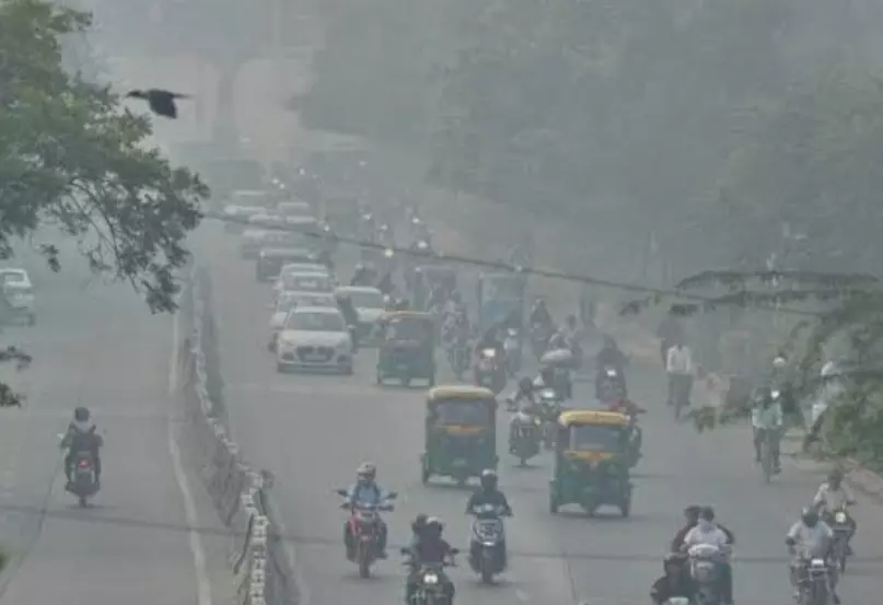 POLLUTION: गैस चैंबर में तब्दील हुए एनसीआर के कई इलाके, जहरीले धुएं से लोगों को बुरा हाल POLLUTION: गैस चैंबर में तब्दील हुए एनसीआर के कई इलाके, जहरीले धुएं से लोगों को बुरा हाल