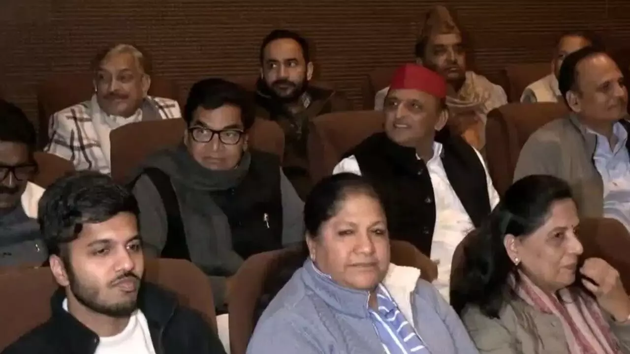 केजरीवाल से अखिलेश यादव तक, सामाजिक मुद्दों पर बनी फिल्म देखने क्यों जुटे कई बड़े नेता केजरीवाल से अखिलेश यादव तक, सामाजिक मुद्दों पर बनी फिल्म देखने क्यों जुटे कई बड़े नेता