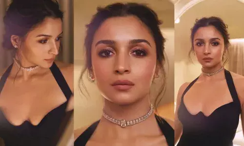 आलिया भट्ट ने अपने ग्लैमरस LOOK से ढाया कहर, फैंस ने दिया जबरदस्त रिएक्शन, डायमंड नेकलेस ने खिंचा सबका ध्यान आलिया भट्ट ने अपने ग्लैमरस LOOK से ढाया कहर, फैंस ने दिया जबरदस्त रिएक्शन, डायमंड नेकलेस ने खिंचा सबका ध्यान