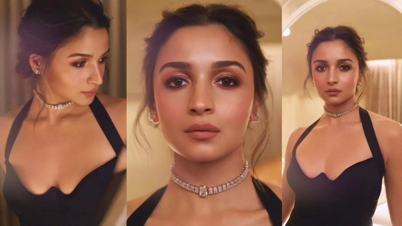 आलिया भट्ट ने अपने ग्लैमरस LOOK से ढाया कहर, फैंस ने दिया जबरदस्त रिएक्शन, डायमंड नेकलेस ने खिंचा सबका ध्यान आलिया भट्ट ने अपने ग्लैमरस LOOK से ढाया कहर, फैंस ने दिया जबरदस्त रिएक्शन, डायमंड नेकलेस ने खिंचा सबका ध्यान