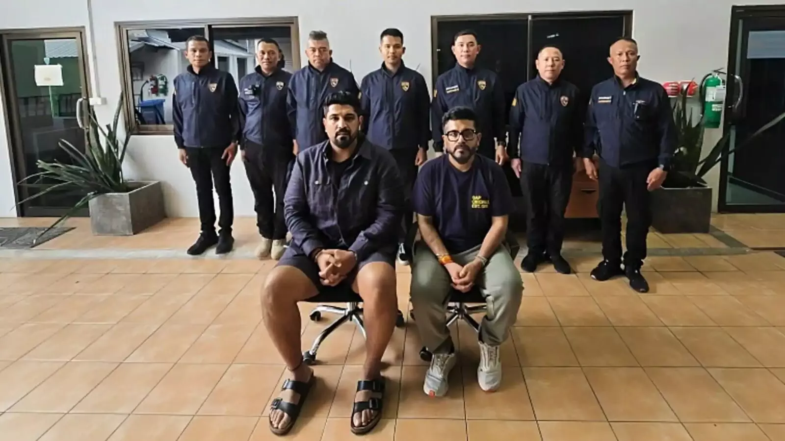 लूथरा ब्रदर्स की भारत वापसी! गोवा पुलिस ने किया गिरफ्तार, जानें आगे क्या कार्रवाई होगी लूथरा ब्रदर्स की भारत वापसी! गोवा पुलिस ने किया गिरफ्तार, जानें आगे क्या कार्रवाई होगी