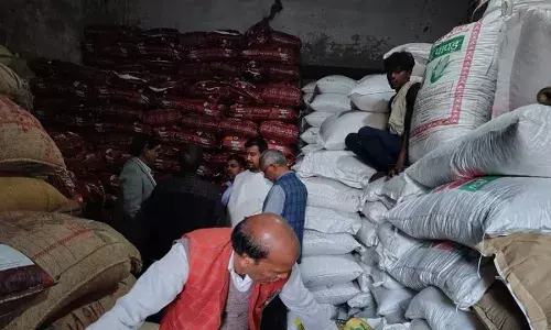 यूपी के गोरखपुर में 750 बोरी जहरीला भुना चना बरामद, जांच में कैंसरकारी केमिकल की पुष्टि