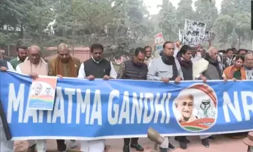जी राम जी बिल को लेकर संसद के बाहर कांग्रेस का प्रदर्शन, खरगे हुए शामिल जी राम जी बिल को लेकर संसद के बाहर कांग्रेस का प्रदर्शन, खरगे हुए शामिल