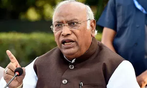 मनरेगा के नाम बदले जाने पर मल्लिकार्जुन खरगे का बड़ा बयान! बोले- सड़कों पर उतरेंगे, हर राज्य, हर जिले में आंदोलन करेंगे.. मनरेगा के नाम बदले जाने पर मल्लिकार्जुन खरगे का बड़ा बयान! बोले- सड़कों पर उतरेंगे, हर राज्य, हर जिले में आंदोलन करेंगे..