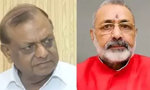 वायु प्रदूषण पर सपा सांसद का विवादित बयान, शवदाह और होलिका दहन को ठहराया जिम्मेदार; गिरिराज सिंह का तीखा पलटवार वायु प्रदूषण पर सपा सांसद का विवादित बयान, शवदाह और होलिका दहन को ठहराया जिम्मेदार; गिरिराज सिंह का तीखा पलटवार