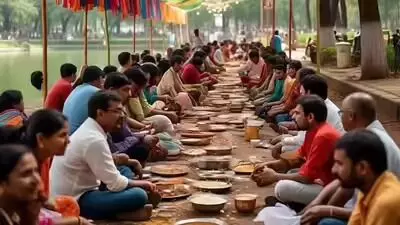 गुजरात के इस गांव में नहीं है किचन, महिलाएं नहीं बनाती भोजन, जानें कैसे खाना खाते हैं लोग... गुजरात के इस गांव में नहीं है किचन, महिलाएं नहीं बनाती भोजन, जानें कैसे खाना खाते हैं लोग...