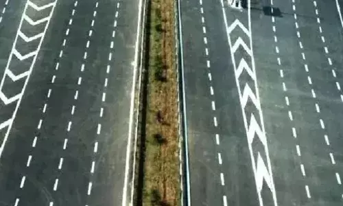 कोहरे में हादसे रोकने की नई पहल: यूपी एक्सप्रेसवे पर वाहनों में लगेंगे रिफ्लेक्टर, स्कार्ट सिस्टम भी होगा लागू