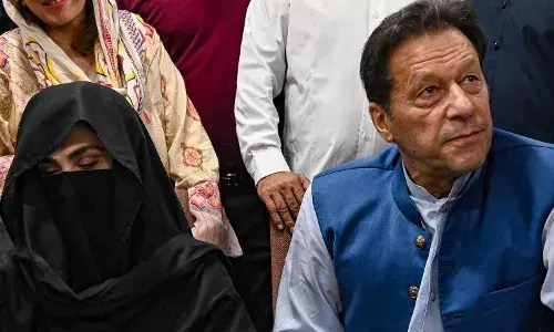 पाकिस्तान में इमरान खान-बुशरा बीबी को हुई 17 साल की सजा, जानें क्या है आरोप