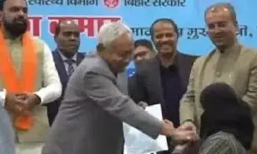 सीएम नीतीश ने नुसरत का नकाब हटाया तो हेमंत सोरेन ने नौकरी से नवाजा! जानें किस तरह से