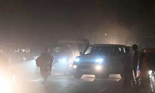 दिल्ली के 14 इलाकों में AQI 400 के पार, स्मॉग की गिरफ्त में राजधानी; जानिए प्रदूषण से राहत क्यों नहीं मिल रही