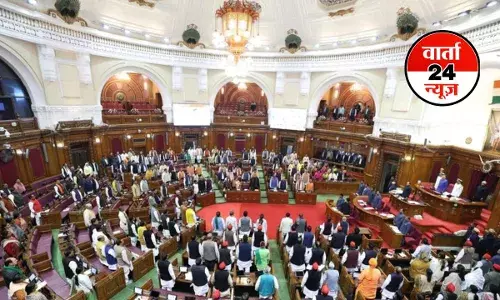 यूपी विधानसभा में विपक्ष का हंगामा! कोडीन सिरप पर चर्चा की कर रहे हैं मांग