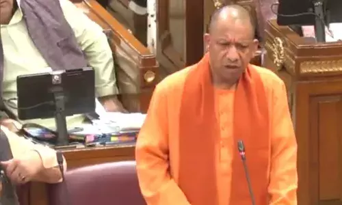 तू इधर-उधर की बातें मत कर, ये तो बता कि ये काफिला क्यों लूटा... सपा पर योगी का तंज तू इधर-उधर की बातें मत कर, ये तो बता कि ये काफिला क्यों लूटा... सपा पर योगी का तंज