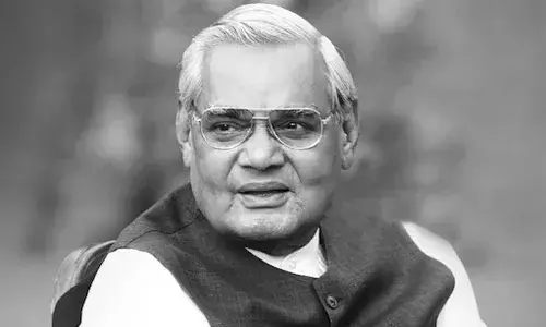 Atal Bihari Vajpayee:  मैं अटल हूं,अटल मेरा विश्वास... आजाद भारत का वो पीएम जिसने बदल कर रख दिया राजनीति का रूख, जानें कैसे थे अटल