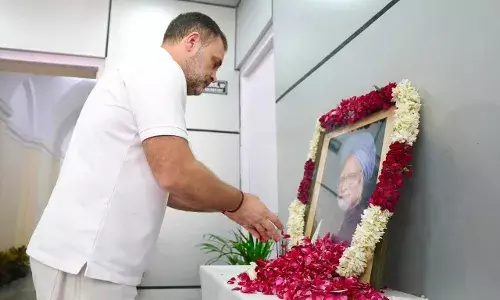 राहुल गांधी ने पूर्व प्रधानमंत्री मनमोहन सिंह को अर्पित की श्रद्धांजलि, प्रियंका-खरगे ने भी किया याद राहुल गांधी ने पूर्व प्रधानमंत्री मनमोहन सिंह को अर्पित की श्रद्धांजलि, प्रियंका-खरगे ने भी किया याद
