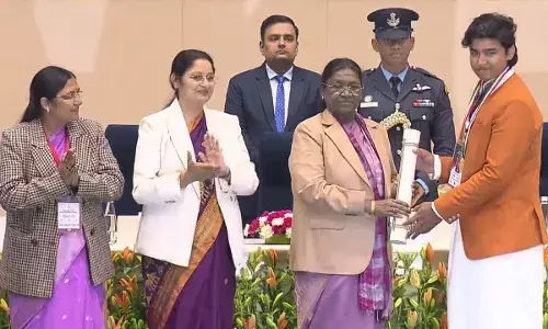 वैभव सूर्यवंशी को राष्ट्रपति मुर्मू ने दिया राष्ट्रीय बाल पुरस्कार! जानें विजय हजारे ट्रॉफी से क्यों हुए बाहर वैभव सूर्यवंशी को राष्ट्रपति मुर्मू ने दिया राष्ट्रीय बाल पुरस्कार! जानें विजय हजारे ट्रॉफी से क्यों हुए बाहर