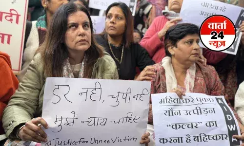 उन्नाव रेप केस के आरोपी कुलदीप सिंह सेंगर के बेल पर बवाल! हाई कोर्ट के बाहर प्रदर्शन, पुलिस ने दी यह हिदायत... उन्नाव रेप केस के आरोपी कुलदीप सिंह सेंगर के बेल पर बवाल! हाई कोर्ट के बाहर प्रदर्शन, पुलिस ने दी यह हिदायत...