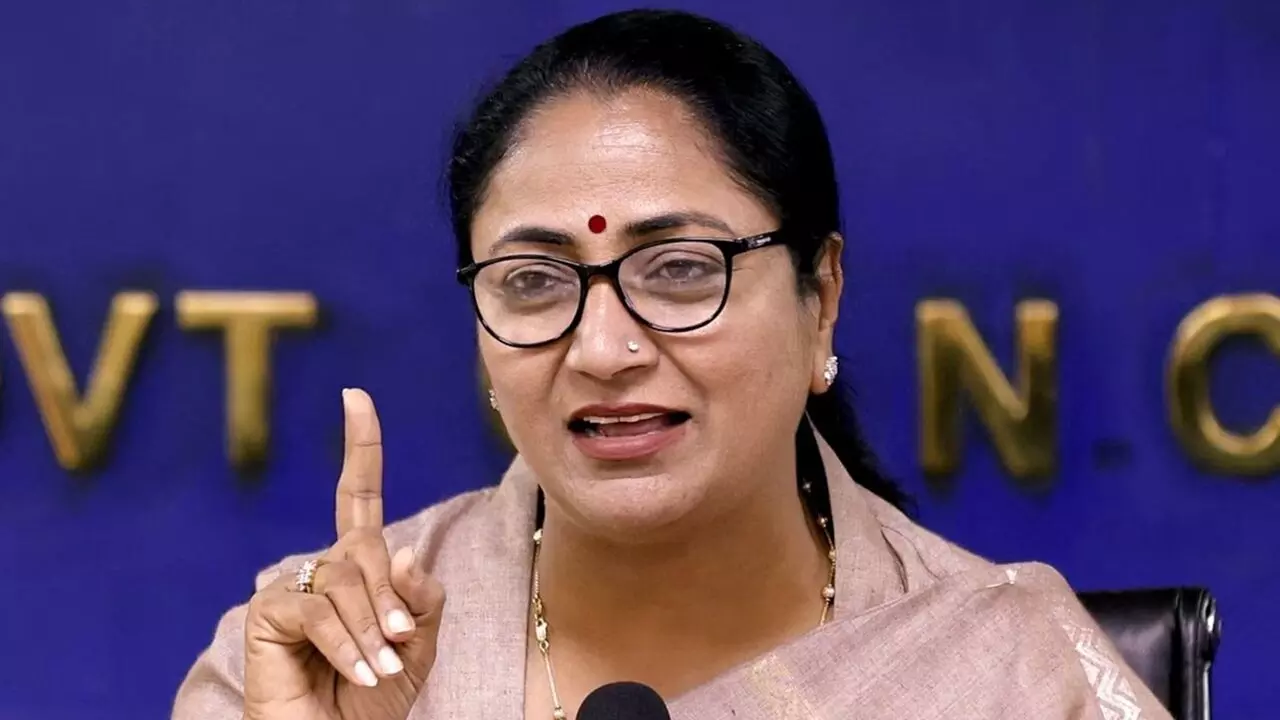 दिल्ली में महिलाओं को बड़ी सौगात: 5100 को मुफ्त गैस कनेक्शन, स्मार्ट कार्ड से बसों में फ्री सफर जल्द दिल्ली में महिलाओं को बड़ी सौगात: 5100 को मुफ्त गैस कनेक्शन, स्मार्ट कार्ड से बसों में फ्री सफर जल्द