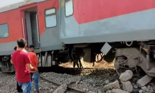 Train Accident: मेक्सिको में बड़ा ट्रेन हादसा, 13 लोगों की मौत, कई घायल Train Accident: मेक्सिको में बड़ा ट्रेन हादसा, 13 लोगों की मौत, कई घायल