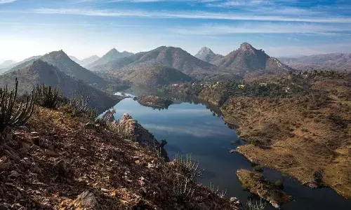 आज अरावली केस की सुनवाई! CJI की अध्यक्षता में तीन जजों की बेंच सुनेगी मामला, सड़क पर विपक्षी दलों ने किया प्रोटेस्ट