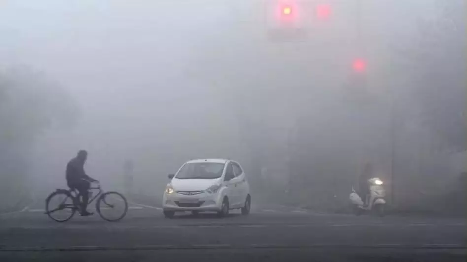 उत्तर भारत में ठंड का कहर... पूरे NCR में जबरदस्त कोहरा, ट्रेनें लेट, AQI भी 400 के पार उत्तर भारत में ठंड का कहर... पूरे NCR में जबरदस्त कोहरा, ट्रेनें लेट, AQI भी 400 के पार