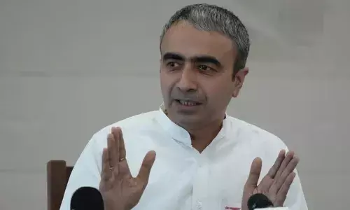 शिक्षण संस्थान बना कुत्तोें के निगरानी का अड्डा,  AAP ने भाजपा पर साधा निशाना!