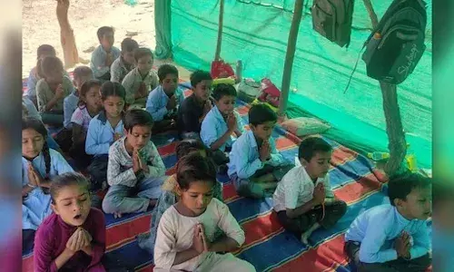 गलन और ठिठुरन के बीच, 14 जनवरी तक आठवीं तक के स्कूल बंद, शिक्षकों को नहीं मिली राहत