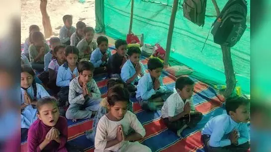 गलन और ठिठुरन के बीच, 14 जनवरी तक आठवीं तक के स्कूल बंद, शिक्षकों को नहीं मिली राहत