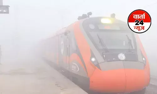 दिल्ली में ठंड और कोहरा बना आफत! कई फ्लाइट्स और 45 से ज्यादा ट्रेन लेट, जानें रेलवे ने क्या कहा