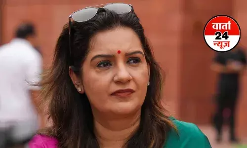 चुनाव आयोग को अब बीजेपी ऑफिस से काम करना चाहिए...प्रियंका चतुर्वेदी ने चुनाव आयोग पर लगाया बड़ा आरोप