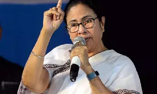 IPAC चीफ प्रतीक जैन के घर चल रही थी ईडी की रेड, तभी पहुंच गईं ममता, जानें फिर क्या बोलीं... IPAC चीफ प्रतीक जैन के घर चल रही थी ईडी की रेड, तभी पहुंच गईं ममता, जानें फिर क्या बोलीं...