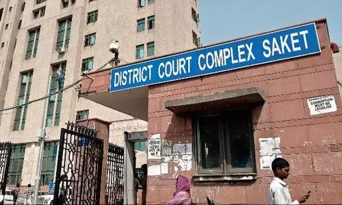 साकेत कोर्ट की इमारत से कूदकर कर्मचारी ने की आत्महत्या, सुसाइड नोट में काम का अत्यधिक दबाव! छानबीन जारी