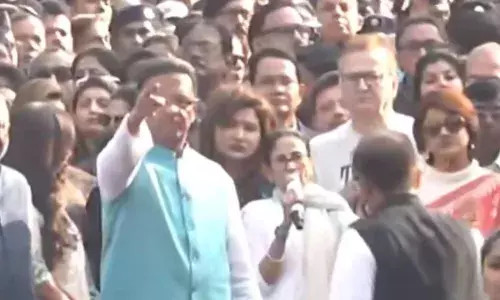 कोलकाता में ममता बनर्जी का विरोध मार्च! हाई कोर्ट में ईडी रेड पर सुनवाई के दौरान जबरदस्त हंगामा, टली सुनवाई