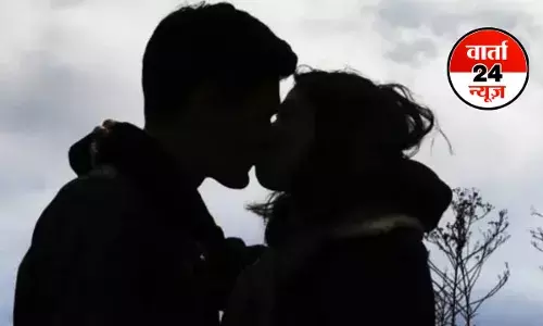 KISS करने से आप हो सकते हैं बीमार! जानें बचाव के तरीके