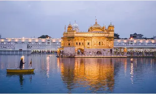 लोहड़ी पर आप भी पाएं गुरु का आशीर्वाद! इन प्रसिद्ध गुरुद्वारों में दर्शन के लिए जरूर जाएं, मिलेगा सुखद अनुभव लोहड़ी पर आप भी पाएं गुरु का आशीर्वाद! इन प्रसिद्ध गुरुद्वारों में दर्शन के लिए जरूर जाएं, मिलेगा सुखद अनुभव