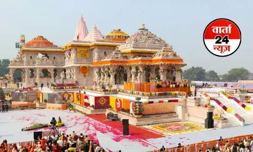 राम मंदिर परिसर में शख्स नमाज पढ़ने की कर रहा था कोशिश, पुलिस ने हिरासत में लिया राम मंदिर परिसर में शख्स नमाज पढ़ने की कर रहा था कोशिश, पुलिस ने हिरासत में लिया