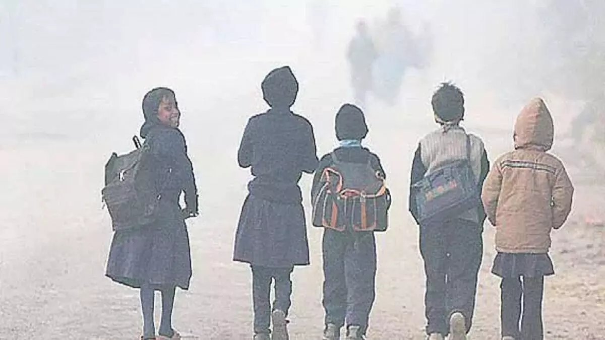 School Closed: कड़ाके की ठंड के बीच इस जिले में 15 जनवरी तक विद्यालय बंद, बेसिक शिक्षा अधिकारी ने दी जानकारी... School Closed: कड़ाके की ठंड के बीच इस जिले में 15 जनवरी तक विद्यालय बंद, बेसिक शिक्षा अधिकारी ने दी जानकारी...