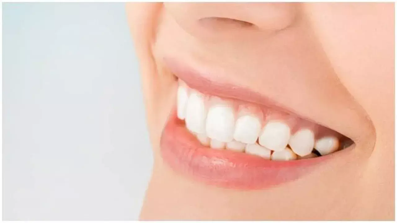 अगर आप बुढ़ापे तक अपने दांतों को रखना चाहते हैं सलामत तो अपनाएं ये आदतें... अगर आप बुढ़ापे तक अपने दांतों को रखना चाहते हैं सलामत तो अपनाएं ये आदतें...