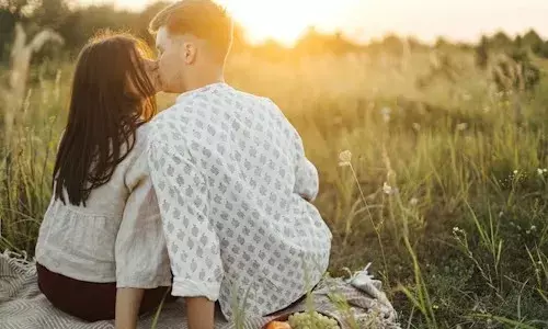 नाबालिग लड़की आशिक से मिलने के लिए मां-बाप के खाने में मिलाती थी नींद की गोलियां, पढ़ लें इस खबर को उड़ जाएंगे होश!