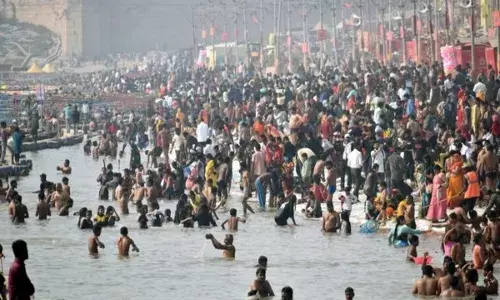 मकर संक्रांति पर श्रद्धालुओं का जन सैलाब! प्रयागराज-काशी तक भीड़, संगम में 15 लाख लोगों ने लगाई डुबकी