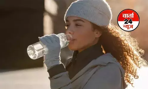 सर्दियों में अगर आप पर्याप्त पानी नहीं पीते हैं तो इन समस्याओं को दे रहे हैं निमंत्रण, जानें क्या होता है नुकसान