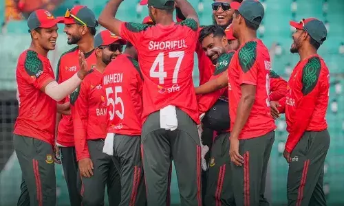 Bangladesh: इंडियन एजेंट से तुलना करने पर मचा बवाल, BCB ने डायरेक्टर नजमुल को हटाया, मांगी खिलाड़ियों से माफी...