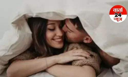 पुलिस लेकर पति पहुंचा होटल, प्रेमी छुपा बेड के नीचे और पत्नी थी इस हाल में...