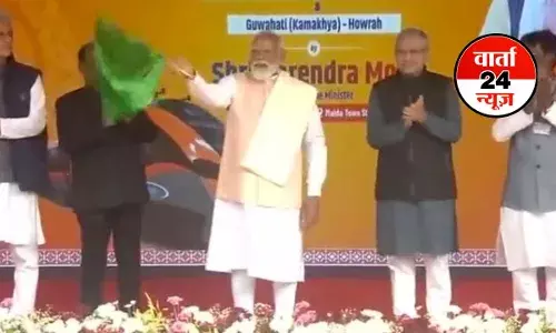 भारत की पहली वंदे भारत स्लीपर ट्रेन को पीएम मोदी ने दिखाई हरी झंडी, हावड़ा से कामाख्या के बीच कल से चलेगी