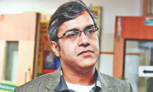 स्टेडियम में कुत्ता घुमाने से चर्चा में आए IAS संजीव खिरवार बने दिल्ली MCD के नए कमिश्नर, आदेश जारी...