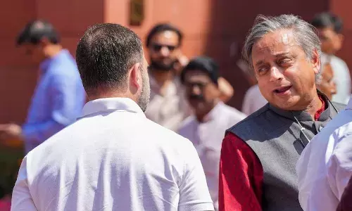 राहुल से फिर नाराज हुए शशि थरूर! कार्यक्रम में हुआ अपमान तो केरल कांग्रेस की चुनावी मीटिंग से बनाई दूरी... राहुल से फिर नाराज हुए शशि थरूर! कार्यक्रम में हुआ अपमान तो केरल कांग्रेस की चुनावी मीटिंग से बनाई दूरी...